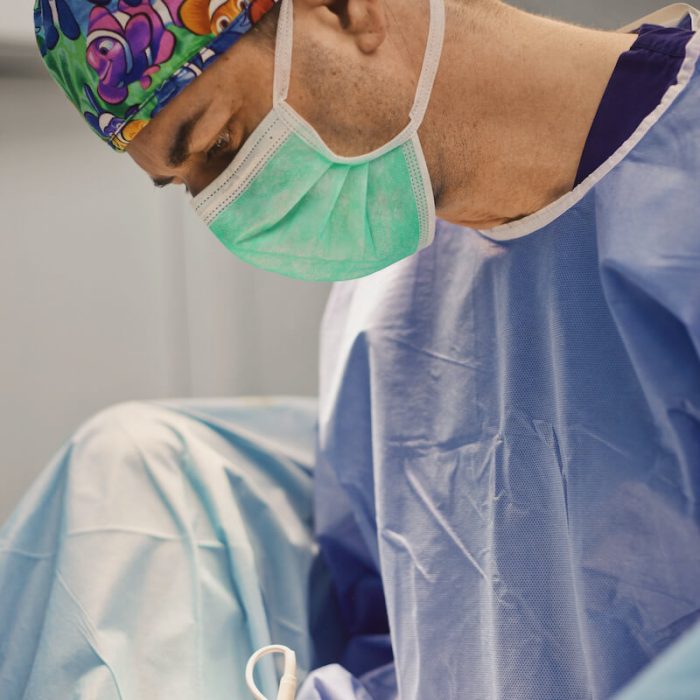 cel mai bun chirurg plastician Romania operatii de circumcizie