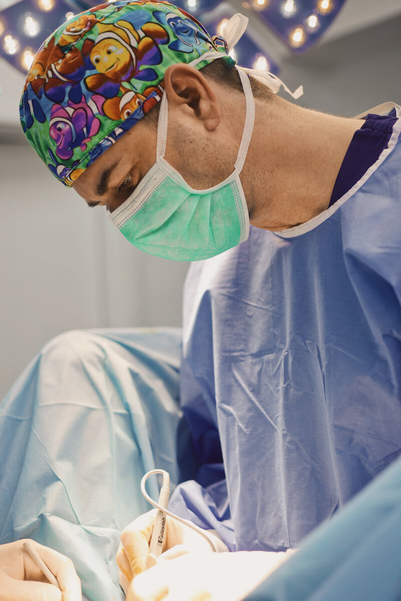 cel mai bun chirurg plastician Romania operatii de circumcizie